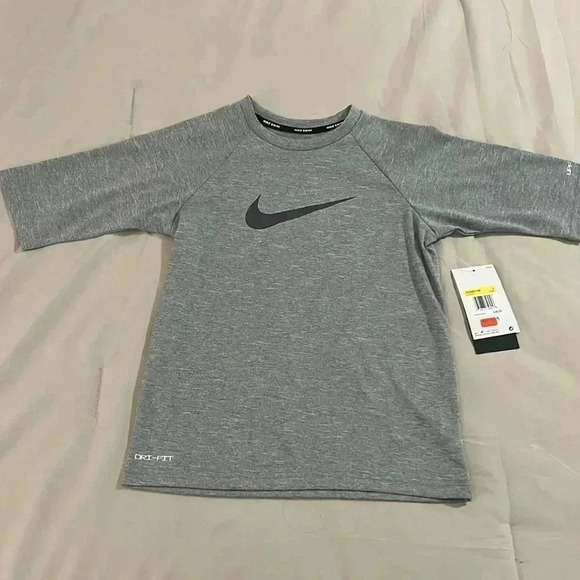 NWT Boys Nike swim shirt size S UPF 40+ - Picture 2 of 5